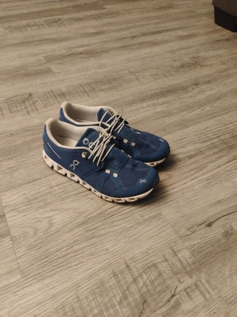 On Running Cloud Shoes in Blue and White Women's Size 8.5